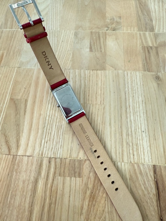 DKNY ladies silver tone red leather minimalist watch NEW BATTERY main image 5